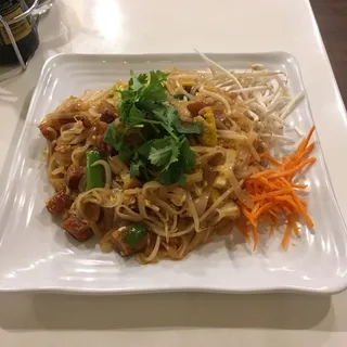 SP5. Lacha Crispy Pork Pad Thai