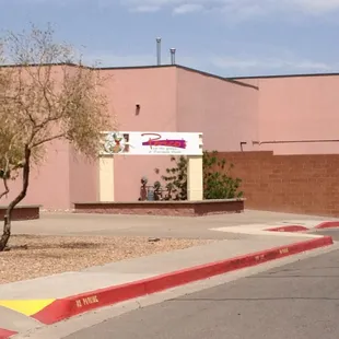 Pericos provides the grub at Ladera