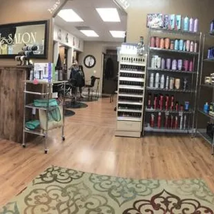 The lobby and store. Great place!