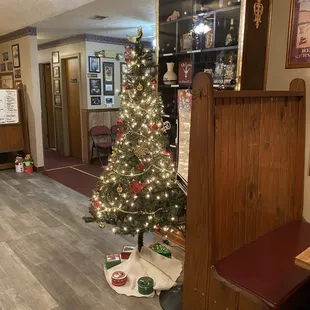Lobby area, dining room.