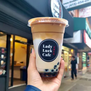 Iced boba latte (ig @les.s_eats)