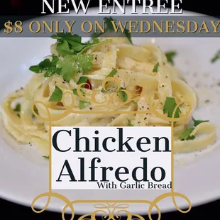 chicken alfredo with garlic bread