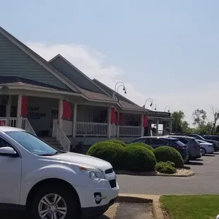 6/22/20 on our adventure to the jewelry shop, Lady Victorian shop caught my eye.