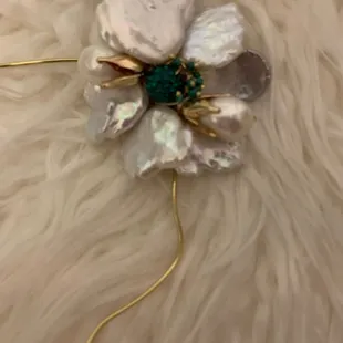 Pa handmade pearl choker. It's a stunning piece with white and gray pearls.