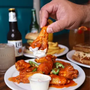 5 Wings w/Fries