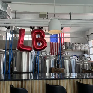 a large balloon that says lb