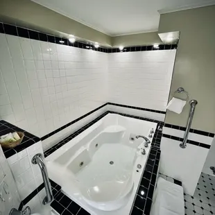 Riverview King Suite Jacuzzi