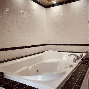 Riverview King Suite Jacuzzi Tub