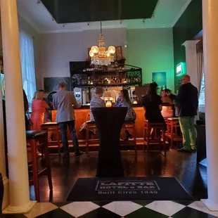 Lafittes Hotel &amp; Bar