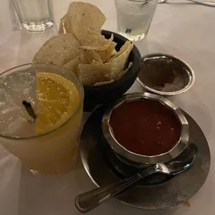 Ronnie's margarita, top shelf frozen margarita, chips and salsa with refried bean dip as well