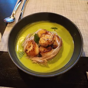 Capesante - scallops, prosciutto, and pea puree.