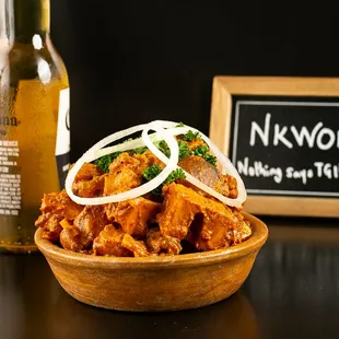 Nkwobi - Cut-up beef legs cooked in creamy sauce bursting with local flavors. A highly sought-after street food favorite!