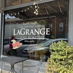 the outside of the restaurant