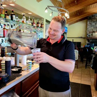 Jesse making me a delicious Mudslide
