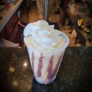 My yummy Mudslide--they can make Virgin Mudslides, too