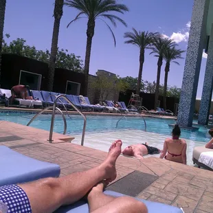 Poolside at palms place :) lovin life!!