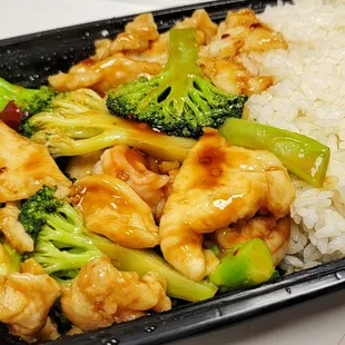 Chicken and shrimp with broccoli