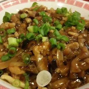 Noodles with Meat Sauce: Boiled noodles topped with meat sauce (Hot And Spicy)