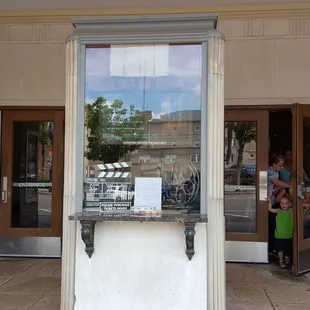 I remember buying my tix at this box office. Wish they still used it. But happy they haven't gotten rid of it.