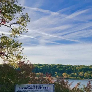 A picture of the main sign and the lake from where we parked.