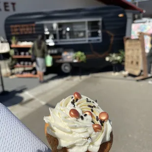 Free cupcakes on opening day