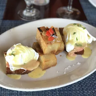Chalet Eggs Benedict