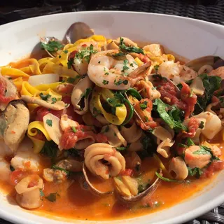 Grand Seafood Linguini Provencal