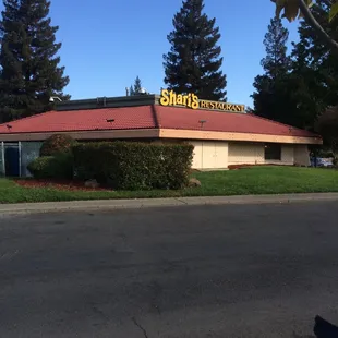 Lake Crest Village - Shari's Restaurant