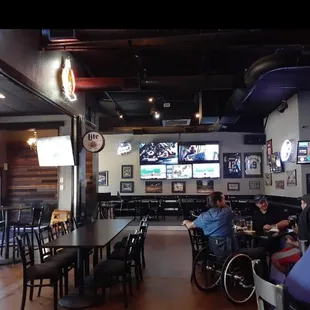 Restaurant seating &amp; TVs
