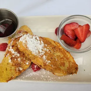 french toast and strawberries
