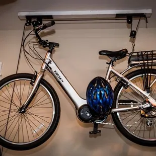 Silver iZip E3 Vibe Plus - Lake Geneva bike rentals