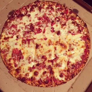 This Chicken Bacon Club Pizza is SOOO GOOD.