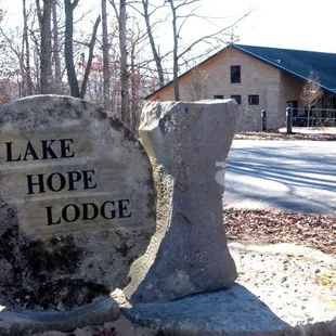 a stone marker with the words lake hope lodge