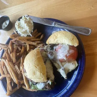 Grilled veggie sandwich (tomato, zucchini, mushroom, two kinds of onion).