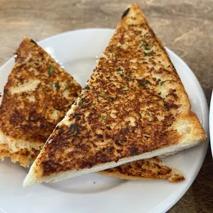 Garlic toast that came with mussels