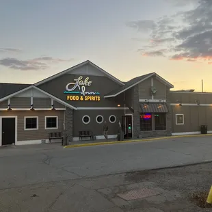 the outside of the restaurant