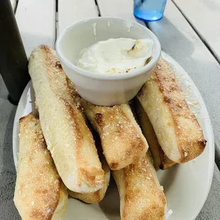Breadsticks with garlic cream cheese