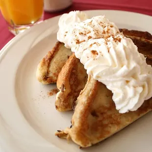 The Champagne Brunch features a full breakfast buffet of delicious items freshly prepared in the onboard galley.