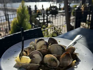 Eddie's on Lake Norman