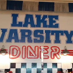 the sign for lake varsity diner