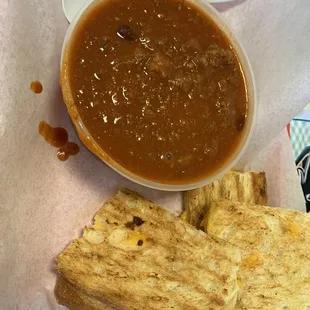 Chili &amp; grilled cheese