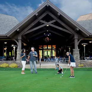 Putting Green at The Oaks Clubhouse