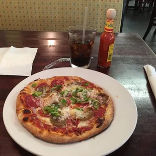 I let the waitress surprise me with her favorite 4 topping pizza