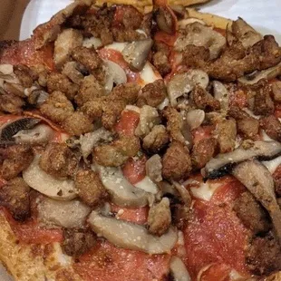 sausage mushroom pizza