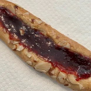 raspberry almond cigar was crunchy