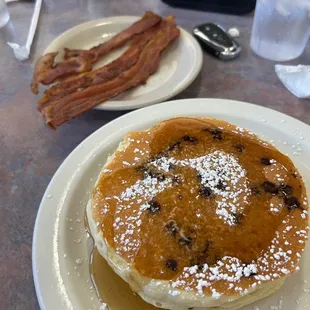 Chocolate chip pancakes with bacon
