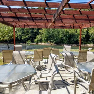 Lake's Roadhouse