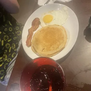 pancakes and egg with bacon 6$