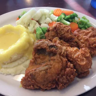 Fried Chicken Dinner $6.99!!!!