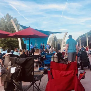 Nvrmnd band - 90's throwback.